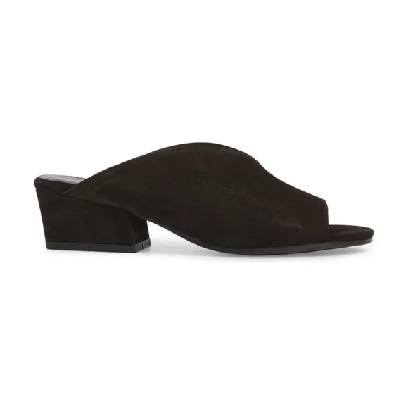 Eileen fisher influencer favorite sandals