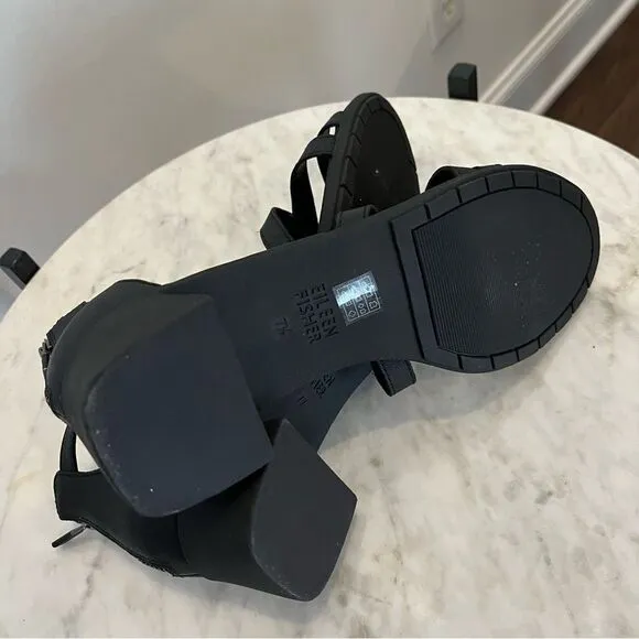 Eileen Fisher Noni Strappy Sandals with heel zipper, 7.5, NWOB, in Black
