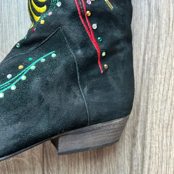 El Vaquero Black Suede Embroidered Western Boots |