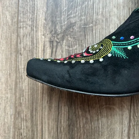 El Vaquero Black Suede Embroidered Western Boots |
