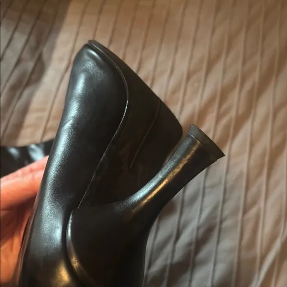 Elegant Black Ankle Boots