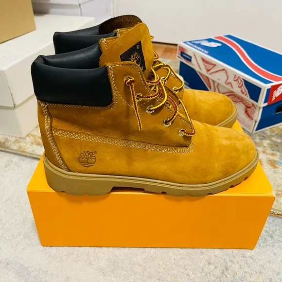 EUC Junior’s Size 6 (Euro Sz 39) Timberland Classic 6” Lace-up Boots In Wheat