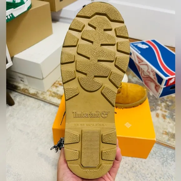 EUC Junior’s Size 6 (Euro Sz 39) Timberland Classic 6” Lace-up Boots In Wheat