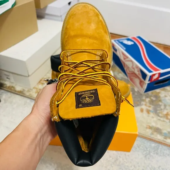 EUC Junior’s Size 6 (Euro Sz 39) Timberland Classic 6” Lace-up Boots In Wheat