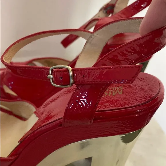 EUC MICHAEL KORS Red Patent Leather &amp; Gold Wedge stylish Platform Sandals Sz 8M