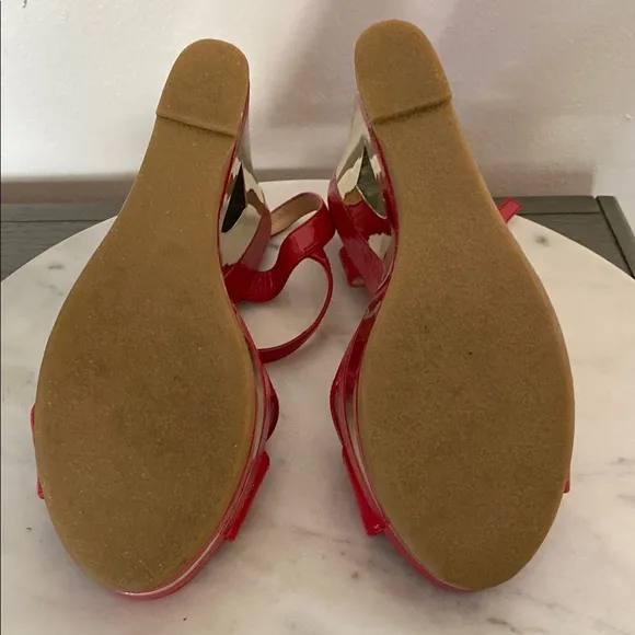 EUC MICHAEL KORS Red Patent Leather &amp; Gold Wedge stylish Platform Sandals Sz 8M
