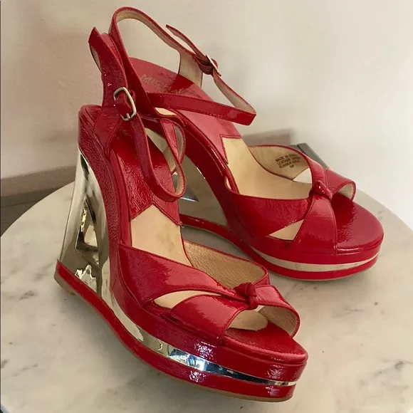 EUC MICHAEL KORS Red Patent Leather &amp; Gold Wedge stylish Platform Sandals Sz 8M