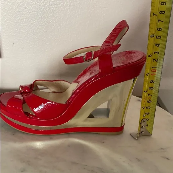 EUC MICHAEL KORS Red Patent Leather &amp; Gold Wedge stylish Platform Sandals Sz 8M