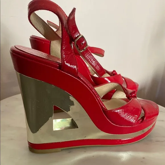 EUC MICHAEL KORS Red Patent Leather &amp; Gold Wedge stylish Platform Sandals Sz 8M