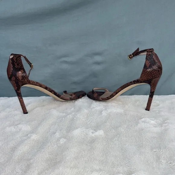 EUC STUART WEITZMAN Amelina Snake Print Leather Sandal Women Size 8 Stiletto