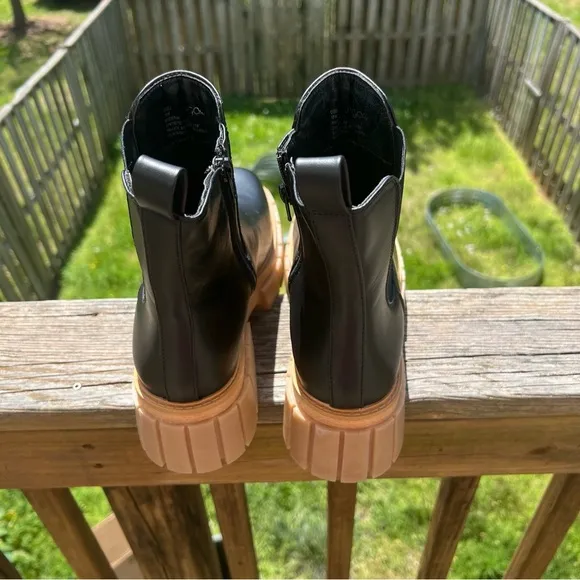 EUC Sugar Womens Black Faux Leather Chelsea Boots Shoes 10M🔥
