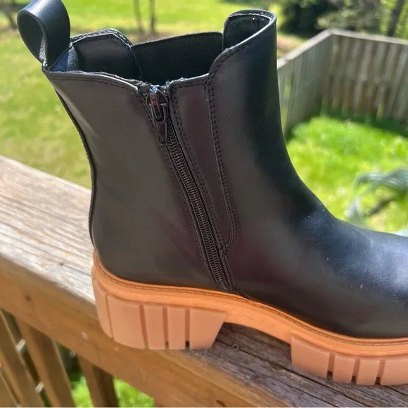 EUC Sugar Womens Black Faux Leather Chelsea Boots Shoes 10M🔥