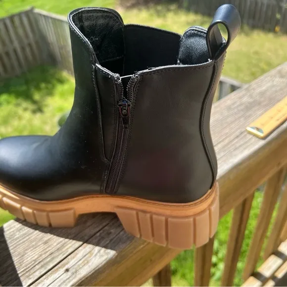 EUC Sugar Womens Black Faux Leather Chelsea Boots Shoes 10M🔥