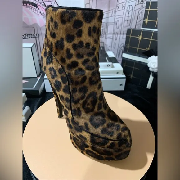 EUC💝💞Laurence Decade Ankle Boots.