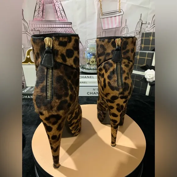 EUC💝💞Laurence Decade Ankle Boots.