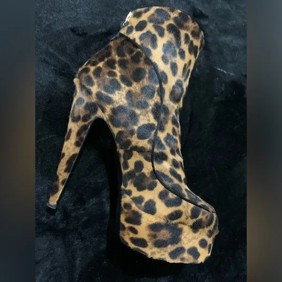 EUC💝💞Laurence Decade Ankle Boots.