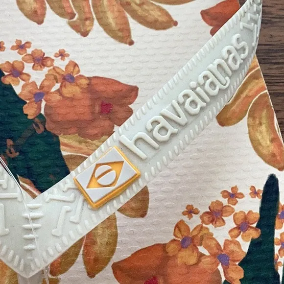 FARM Rio ❤️ Havaianas Yellow and Green flip flops 🌴NEW🌴 women’s size 13