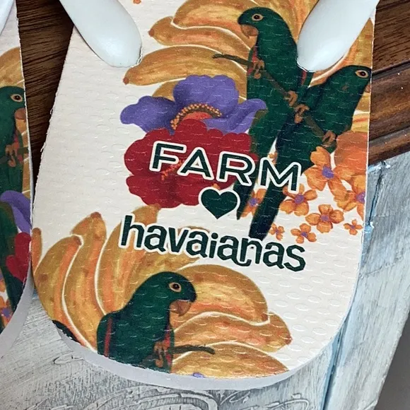 FARM Rio ❤️ Havaianas Yellow and Green flip flops 🌴NEW🌴 women’s size 13