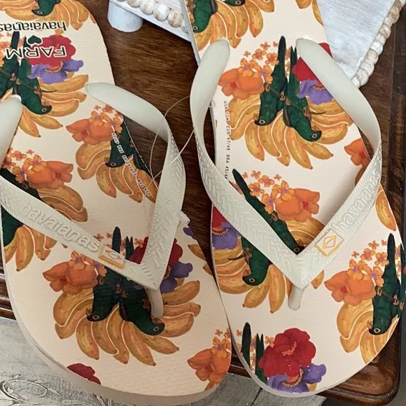 FARM Rio ❤️ Havaianas Yellow and Green flip flops 🌴NEW🌴 women’s size 13