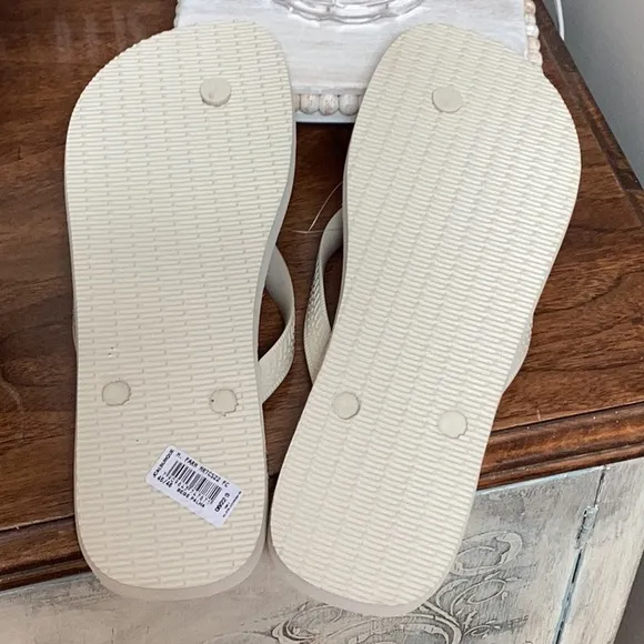 FARM Rio ❤️ Havaianas Yellow and Green flip flops 🌴NEW🌴 women’s size 13