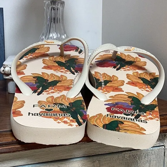 FARM Rio ❤️ Havaianas Yellow and Green flip flops 🌴NEW🌴 women’s size 13