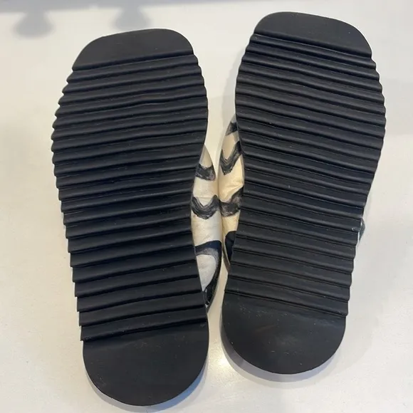 Farm Rio Stripes Puffy Flip Flop Sandals—Comfy &amp; Beautiful!  New Without Box—7