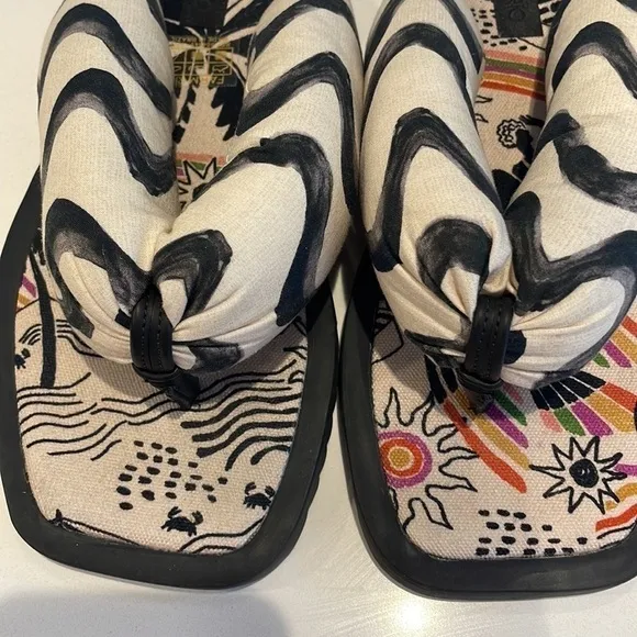 Farm Rio Stripes Puffy Flip Flop Sandals—Comfy &amp; Beautiful!  New Without Box—7