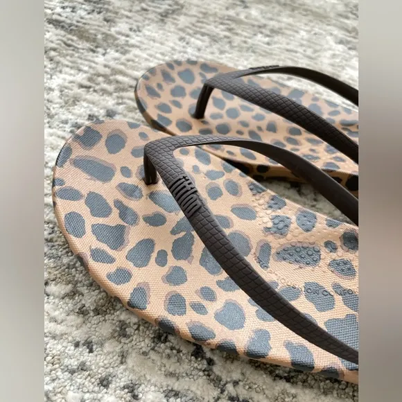 FITFLOP IQUSHION Size 8 Brown Black Leopard Ergonomic Flip Flop Sandals