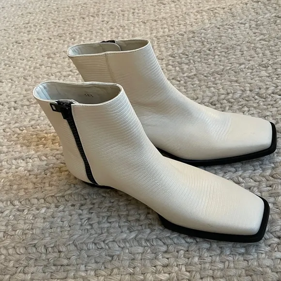 Frame le Maddox ankle boots,new.