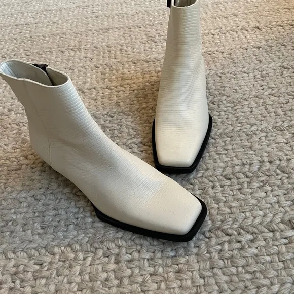 Frame le Maddox ankle boots,new.