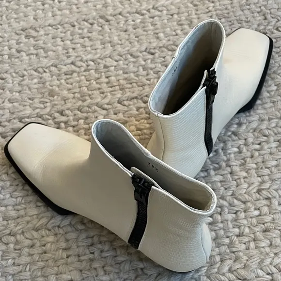 Frame le Maddox ankle boots,new.