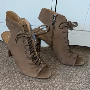 Franco Sarto Stylish Brown Lace-Up Heeled Sandals sz 4 never worn