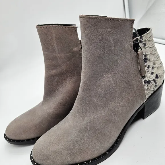 FREDA SALVADOR Boots Leather Studded Animal Print size 8.5