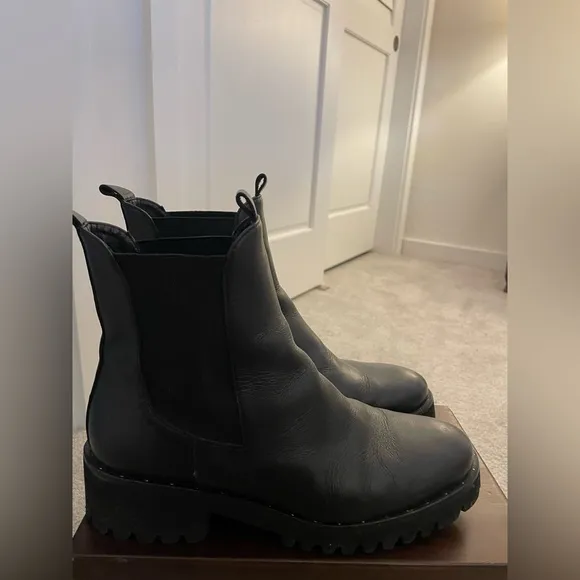 Freda Salvador Brooke Boots - size 8.5