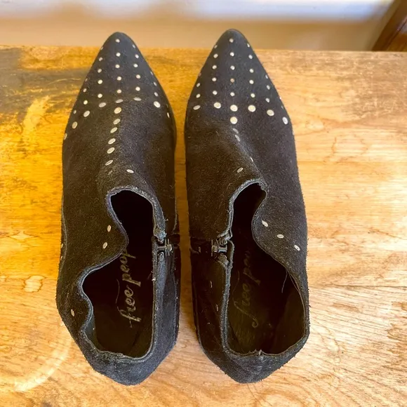 FREE PEOPLE Black Suede Studded Ankle Boots Sz 7M