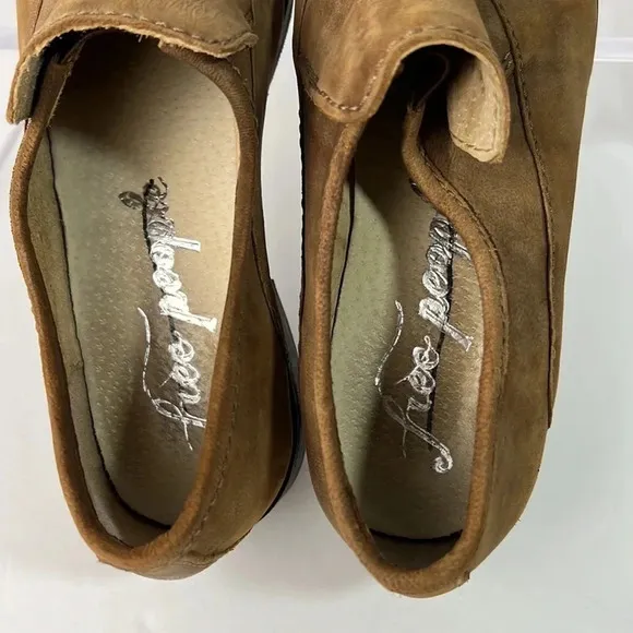 Free People Brady Pointed Toe Slip-On Loafer Size 38.5 - US 8.5 Leather Shooties