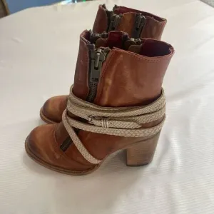 Freebird by Steven Balboa Ankle Boots Womens Size 8 Zipper Tan Leather Snake