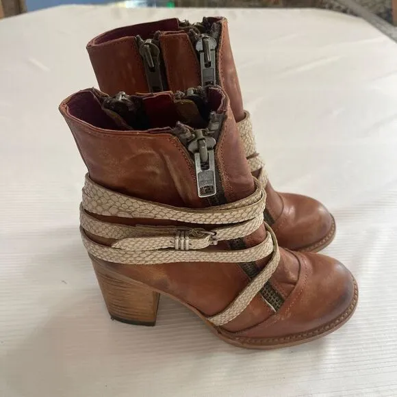 Freebird by Steven Balboa Ankle Boots Womens Size 8 Zipper Tan Leather Snake