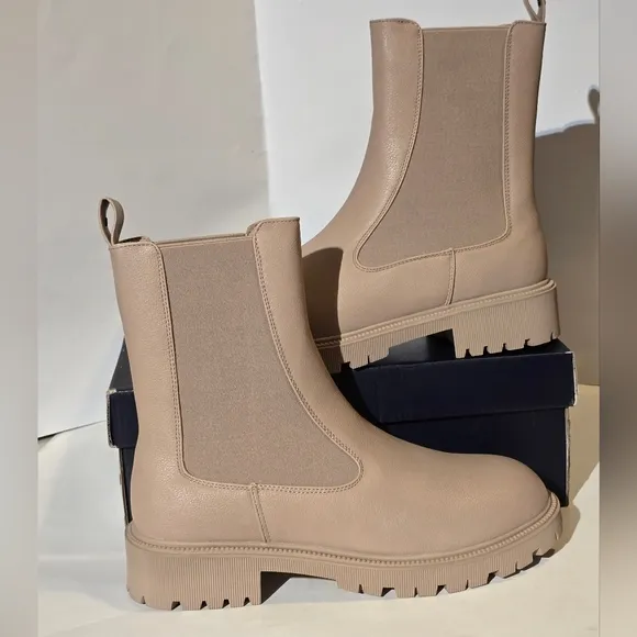 French Connection Women's Reyah Chelsea Lug Sole Boots, Size 8. Taupe color.