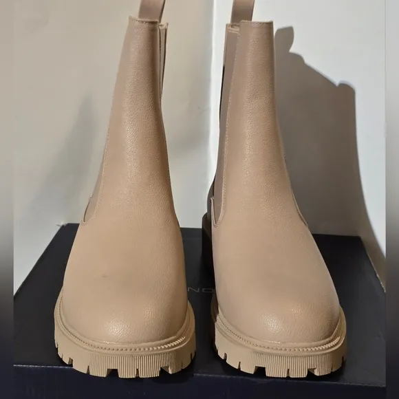 French Connection Women's Reyah Chelsea Lug Sole Boots, Size 8. Taupe color.