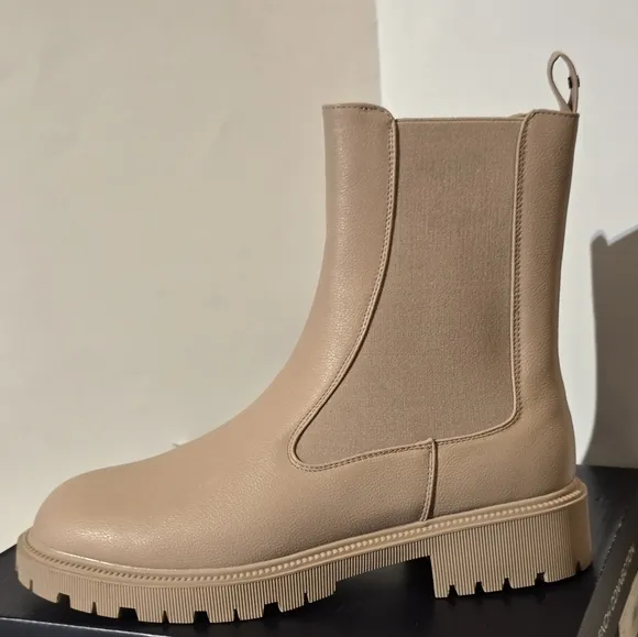 French Connection Women's Reyah Chelsea Lug Sole Boots, Size 8. Taupe color.