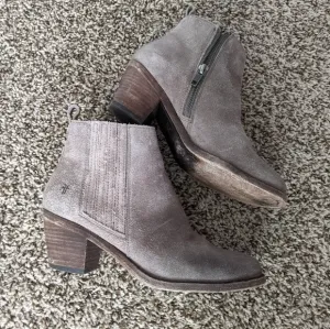 Frye Alton Chelsea gray suede boots 6.5M