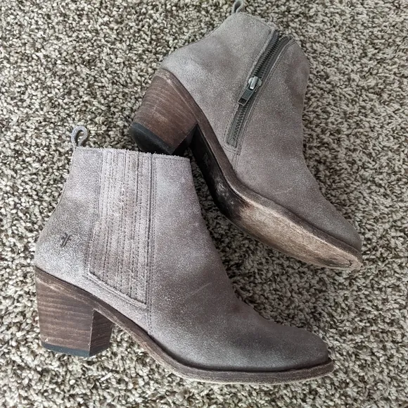 Frye Alton Chelsea gray suede boots 6.5M