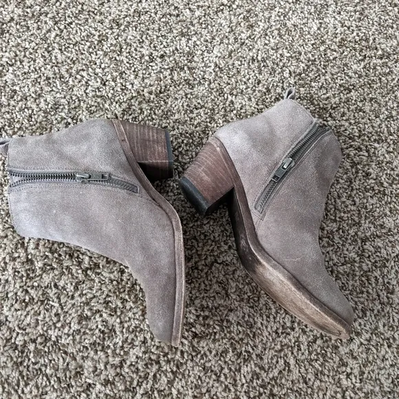 Frye Alton Chelsea gray suede boots 6.5M