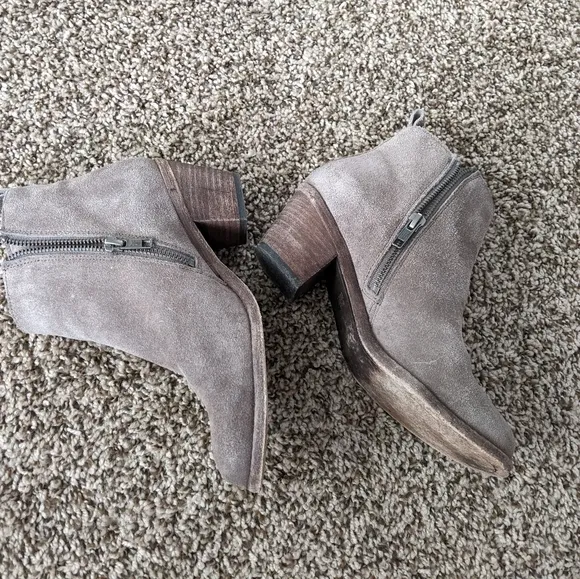 Frye Alton Chelsea gray suede boots 6.5M