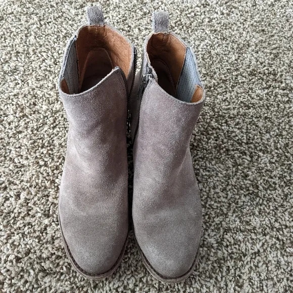 Frye Alton Chelsea gray suede boots 6.5M