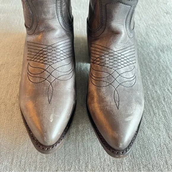 Frye Billy Pull On Leather Western Heel Boots in Smoke 7.5