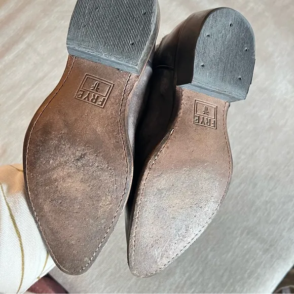 Frye Billy Pull On Leather Western Heel Boots in Smoke 7.5
