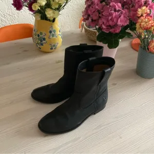 Frye Black Leather Boots size 7.5