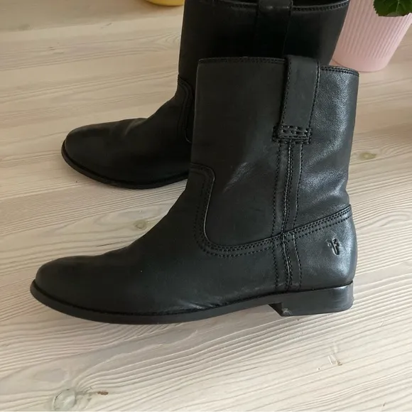 Frye Black Leather Boots size 7.5